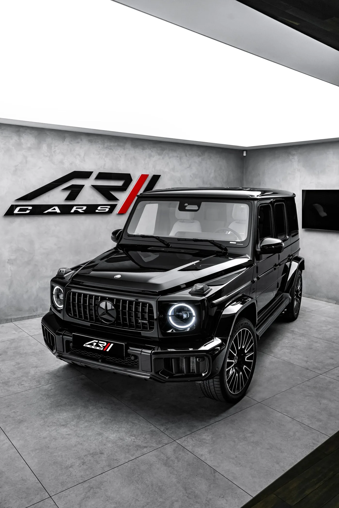 2025 Mercedes-AMG G 63 offered by a specialist dealer in Ostrava, Czechia, photo 8 of 15