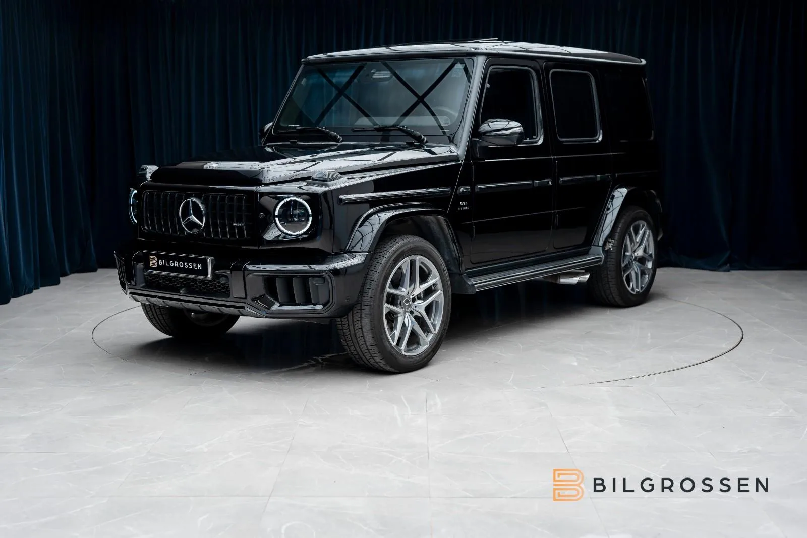 2025 Mercedes-AMG G 63 proposée par un concessionnaire spécialisé à Täby, Suède, photo principale