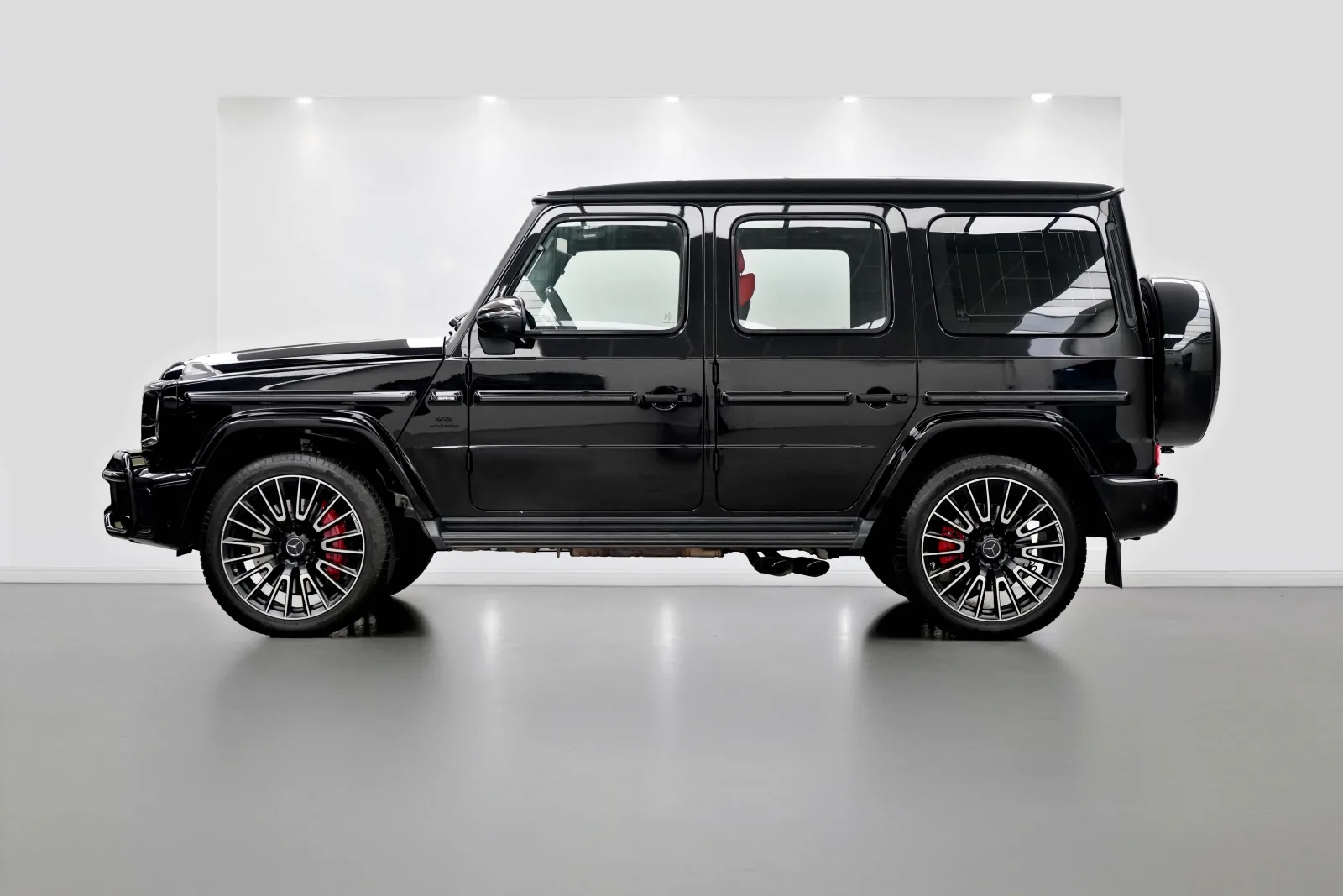 2025 Mercedes-AMG G 63 Double Night Package, 2/16
