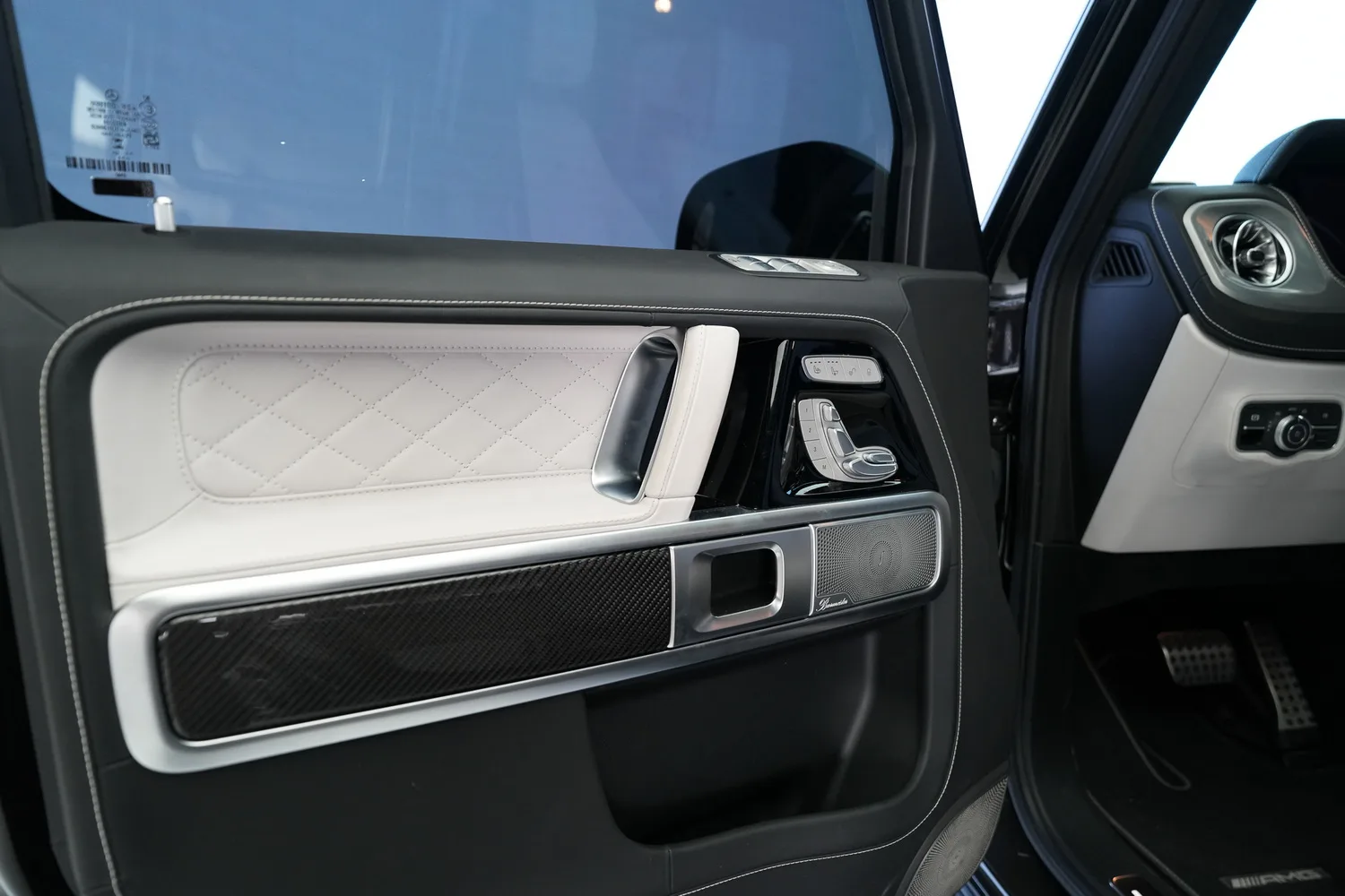 2025 Mercedes-AMG G 63, 2/15