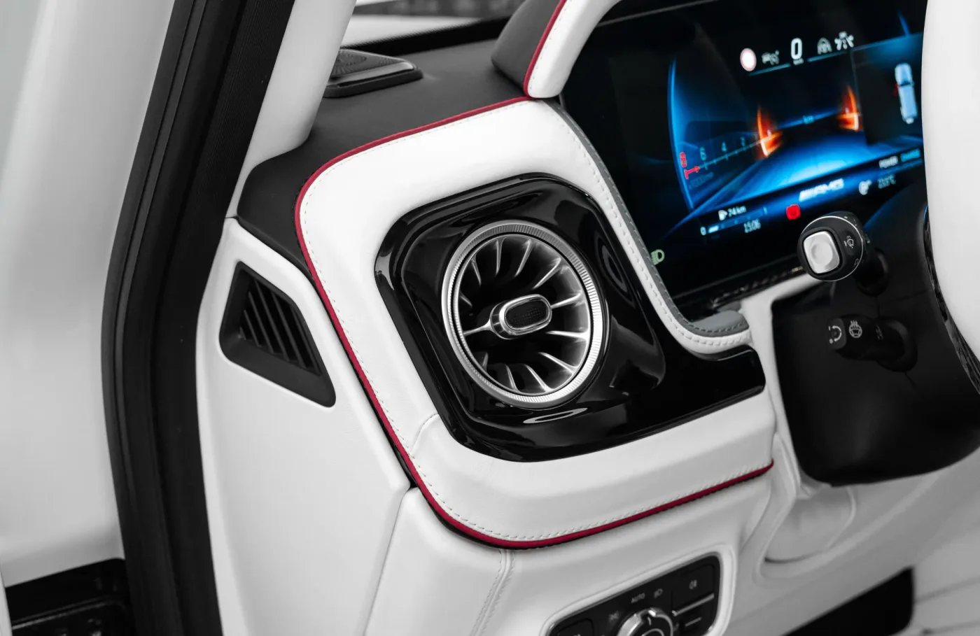 2025 Mercedes-AMG G 63 offered by a specialist dealer in Dubai, United Arab Emirates, photo 7 of 10