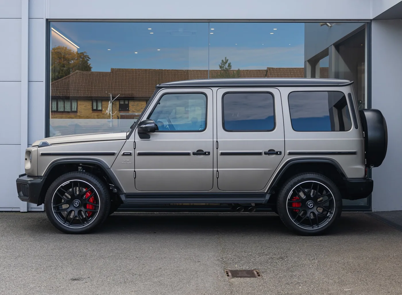 2025 Mercedes-AMG G 63 proposée par un concessionnaire spécialisé à Banstead, Royaume-Uni, photo 3 sur 15