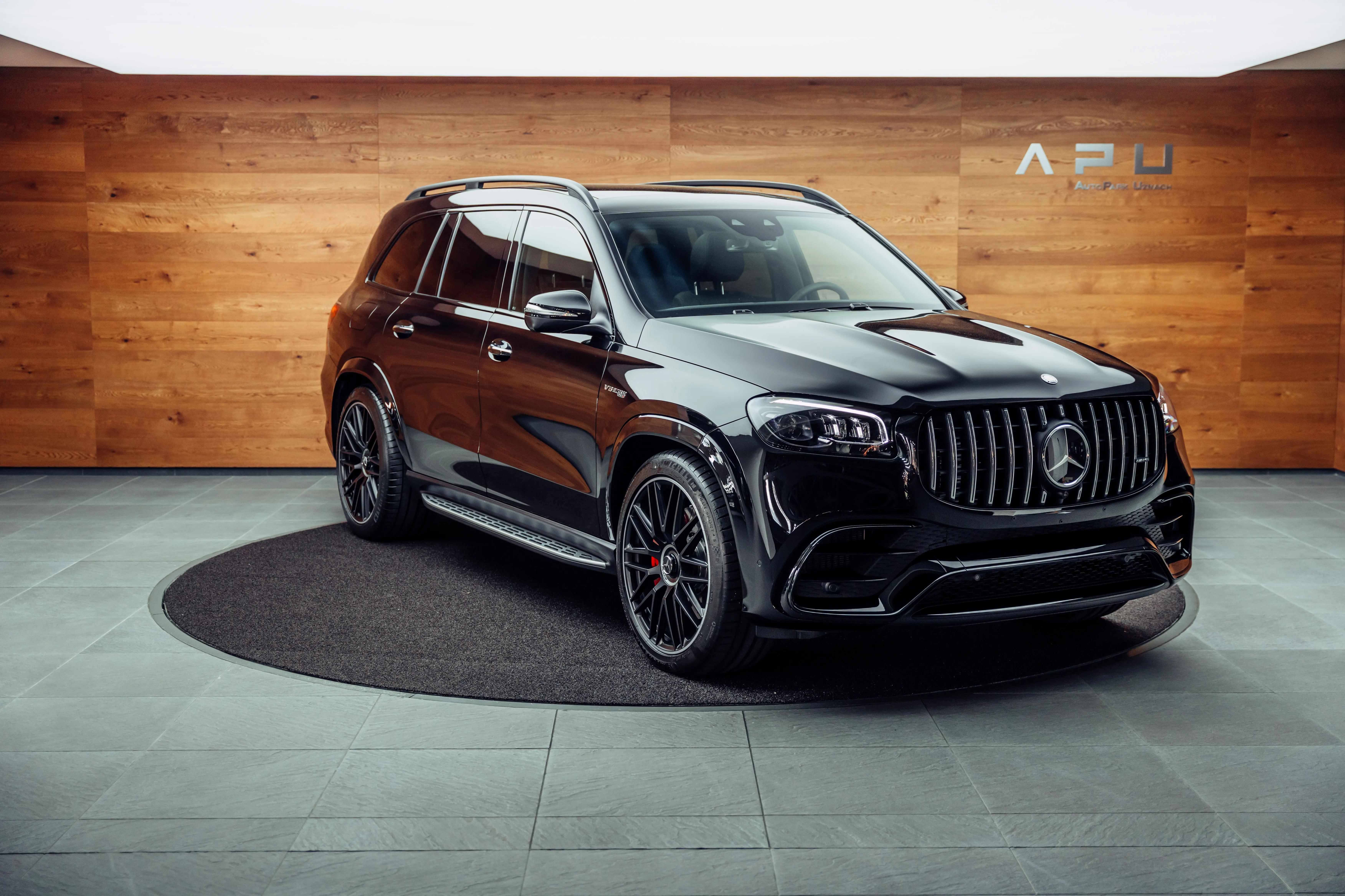 2025 Mercedes-AMG GLS 63 en un concesionario especializado de Uznach, Suiza, foto principal