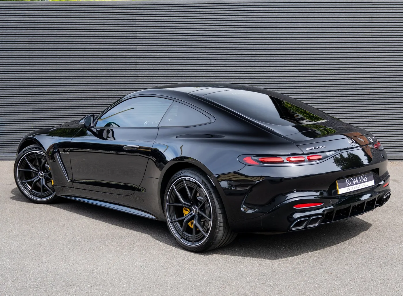 2025 Mercedes-AMG GT 63 Premium Plus proposée par un concessionnaire spécialisé à Banstead, Royaume-Uni, photo 4 sur 15
