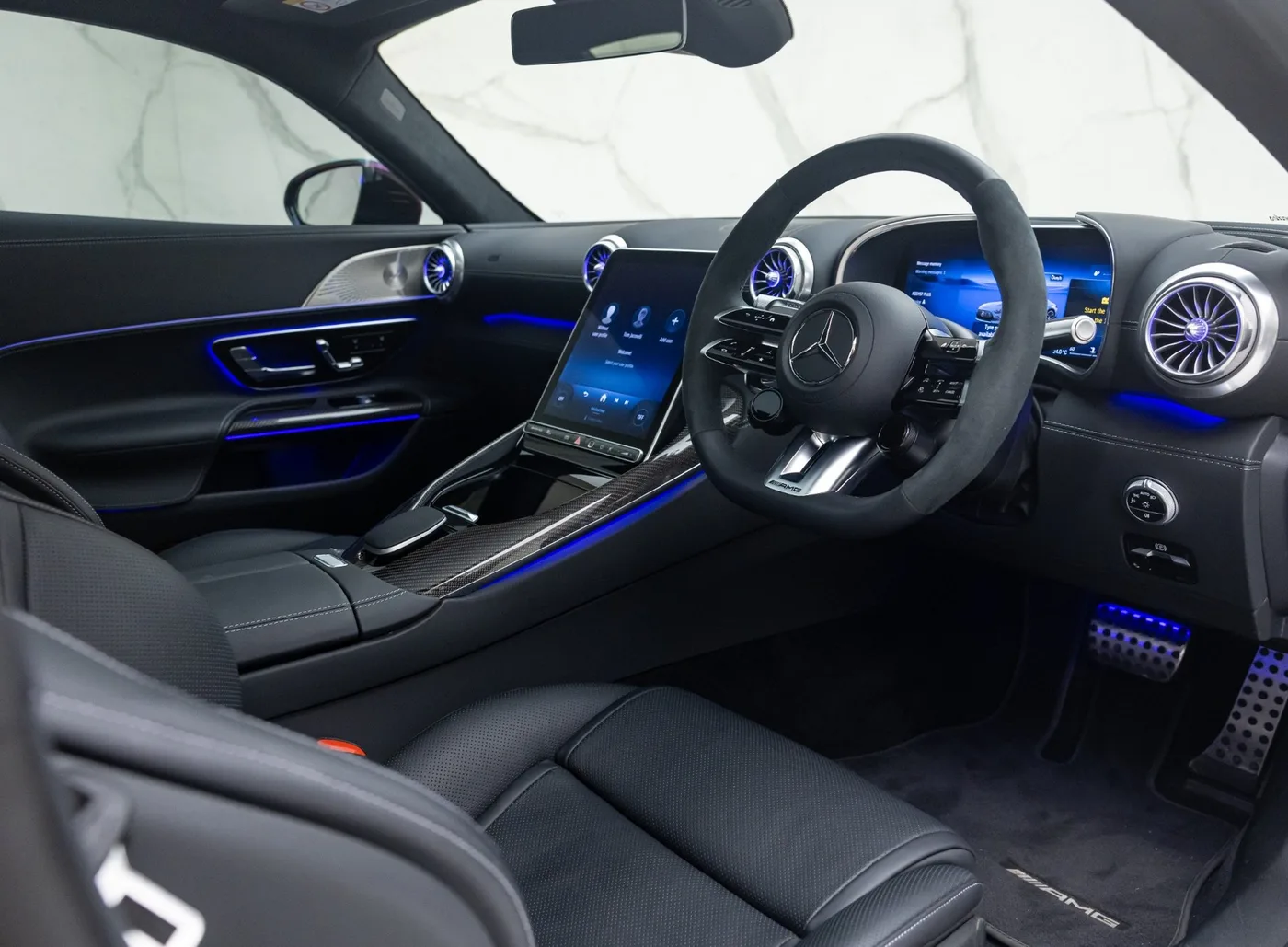 2025 Mercedes-AMG GT 63 Premium Plus proposée par un concessionnaire spécialisé à Banstead, Royaume-Uni, photo 13 sur 15