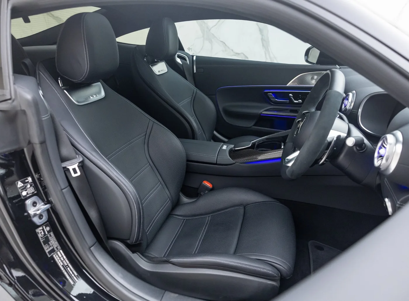 2025 Mercedes-AMG GT 63 Premium Plus proposée par un concessionnaire spécialisé à Banstead, Royaume-Uni, photo 14 sur 15
