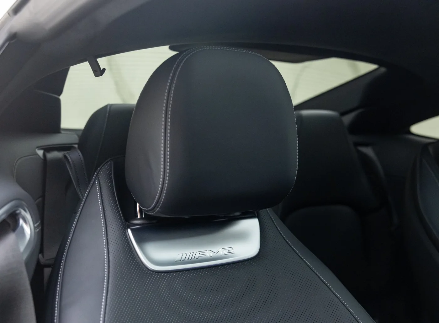 2025 Mercedes-AMG GT 63 Premium Plus proposée par un concessionnaire spécialisé à Banstead, Royaume-Uni, photo 15 sur 15