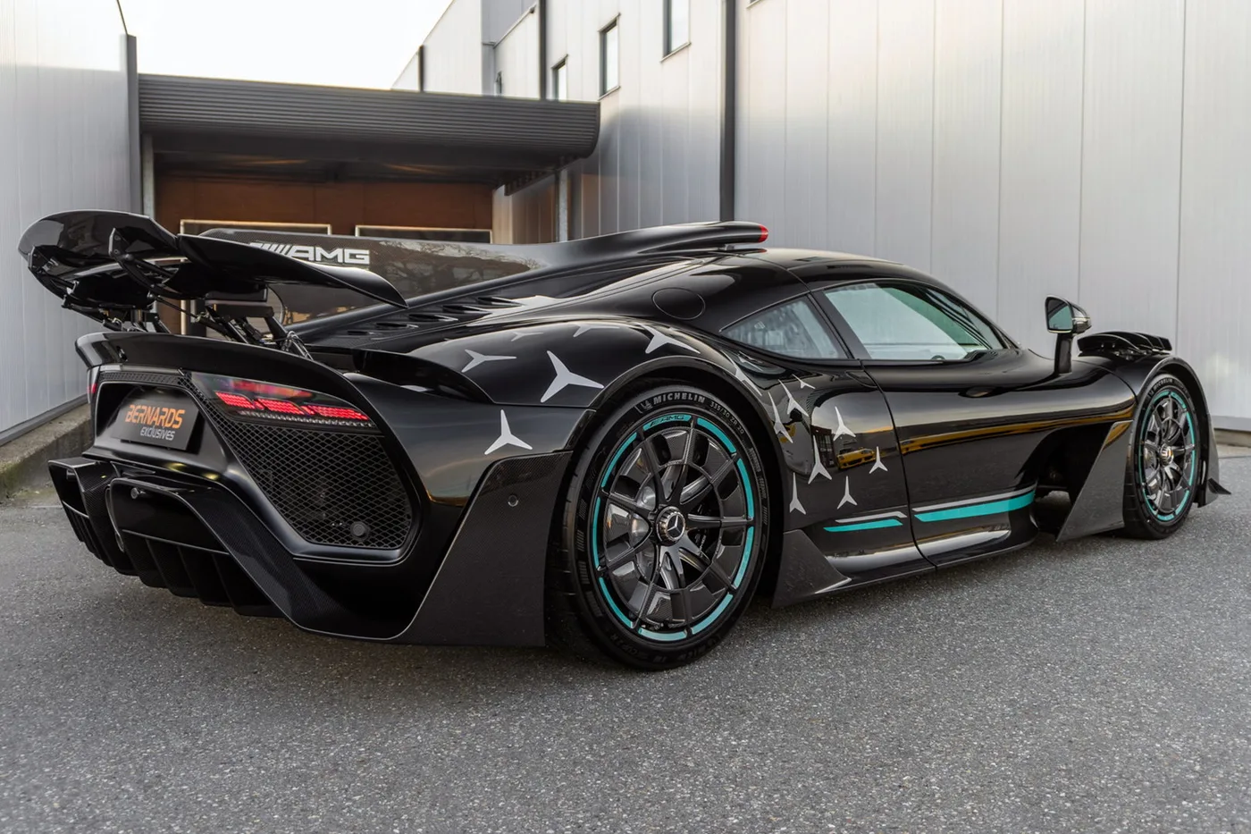 2025 Mercedes-AMG ONE angeboten von einem Supersportwagenhändler in Woerden, Niederlande, Foto 2 von 25
