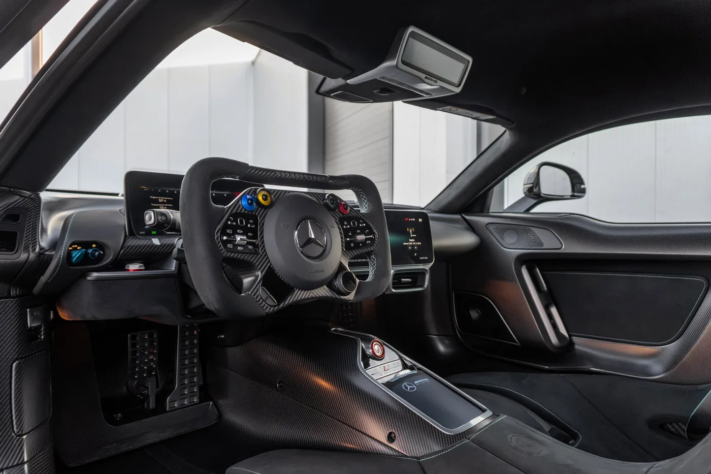 2025 Mercedes-AMG ONE angeboten von einem Supersportwagenhändler in Woerden, Niederlande, Foto 3 von 25