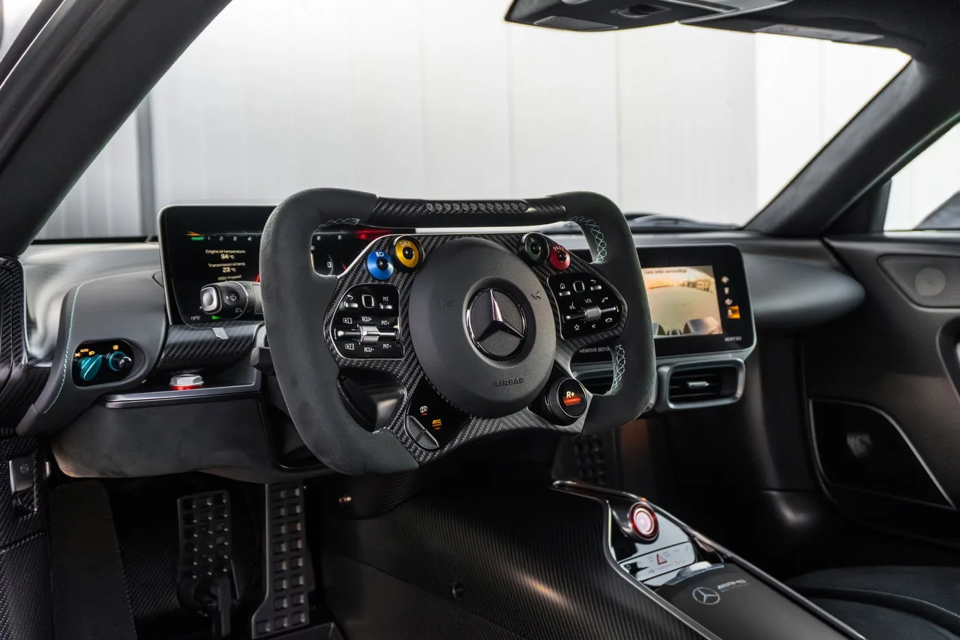 2025 Mercedes-AMG ONE angeboten von einem Supersportwagenhändler in Woerden, Niederlande, Foto 10 von 25