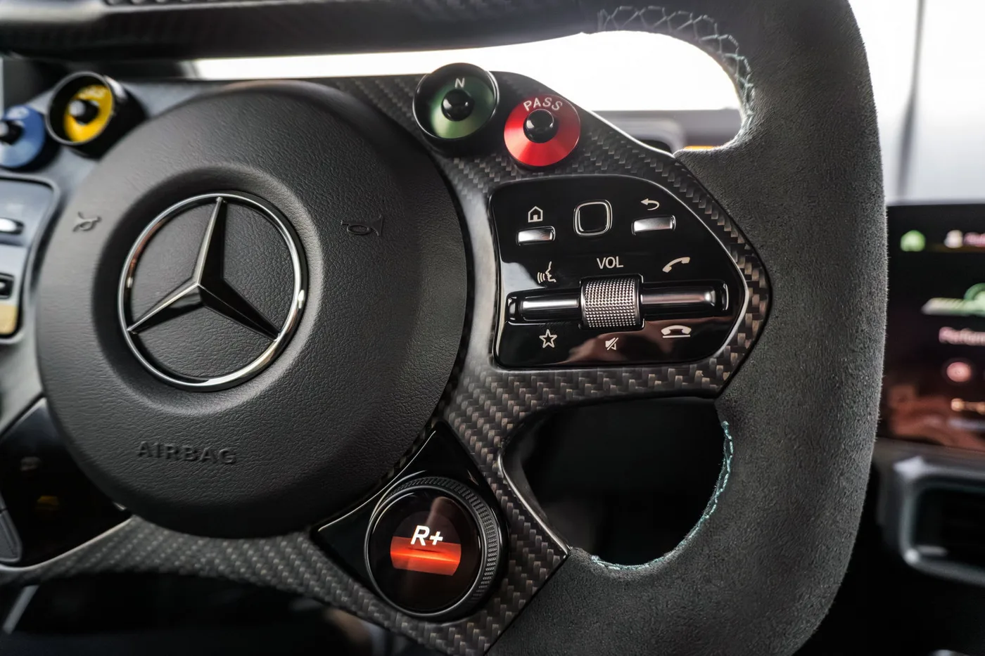 2025 Mercedes-AMG ONE angeboten von einem Supersportwagenhändler in Woerden, Niederlande, Foto 13 von 25