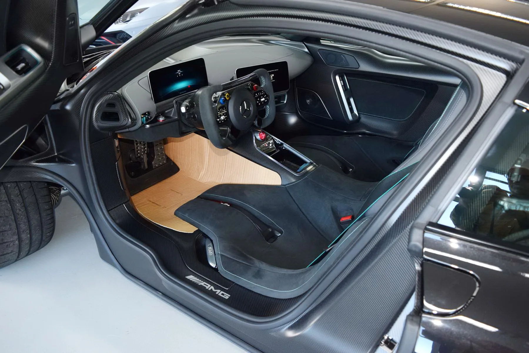 2025 Mercedes-AMG ONE, 2/30
