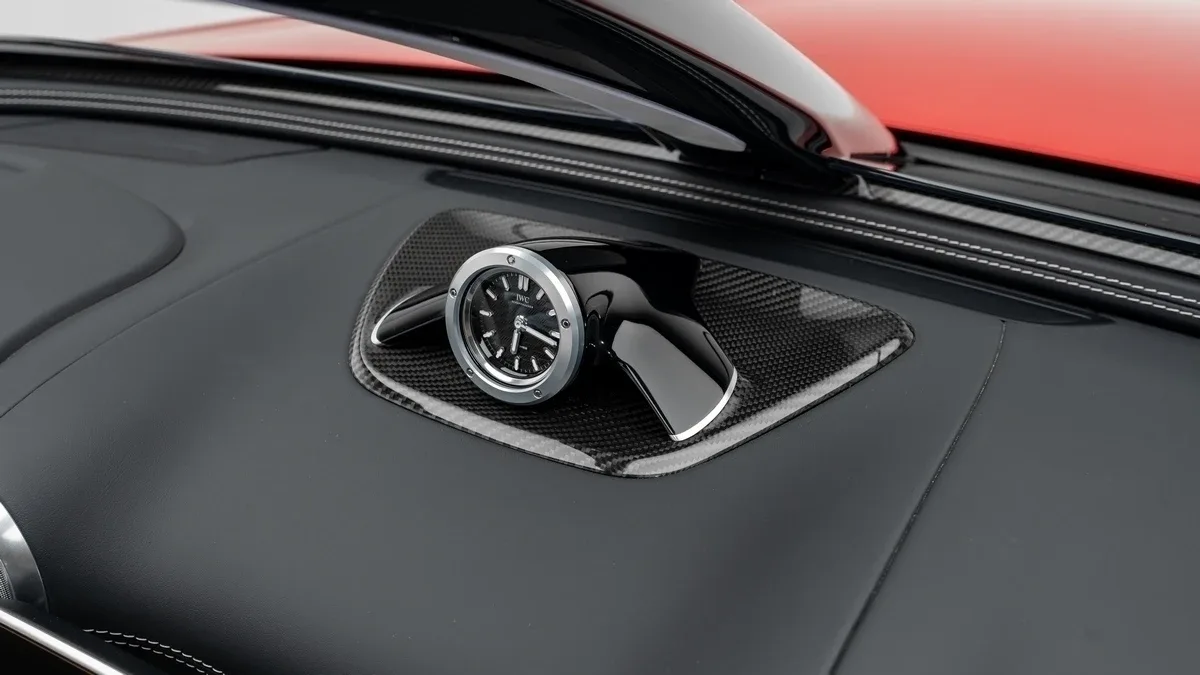 2025 Mercedes-AMG PureSpeed angeboten von einem Fachhändler in Dubai, Vereinigte Arabische Emirate, Foto 16 von 25