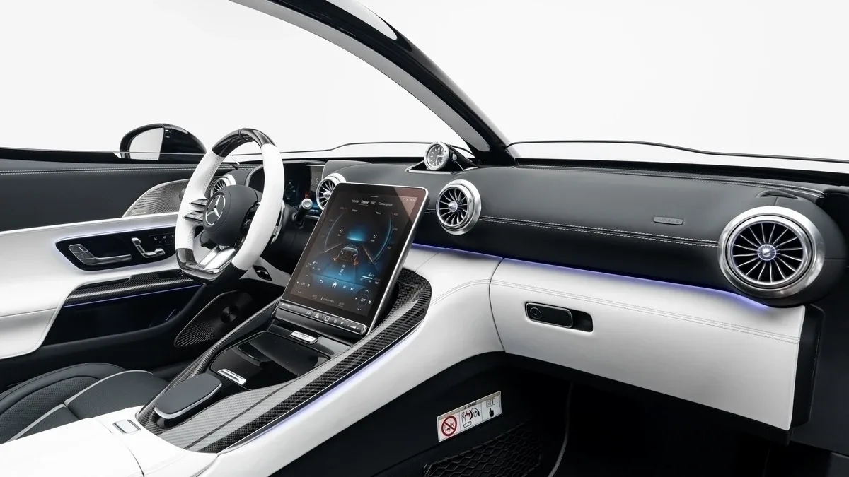 2025 Mercedes-AMG PureSpeed angeboten von einem Fachhändler in Dubai, Vereinigte Arabische Emirate, Foto 18 von 25