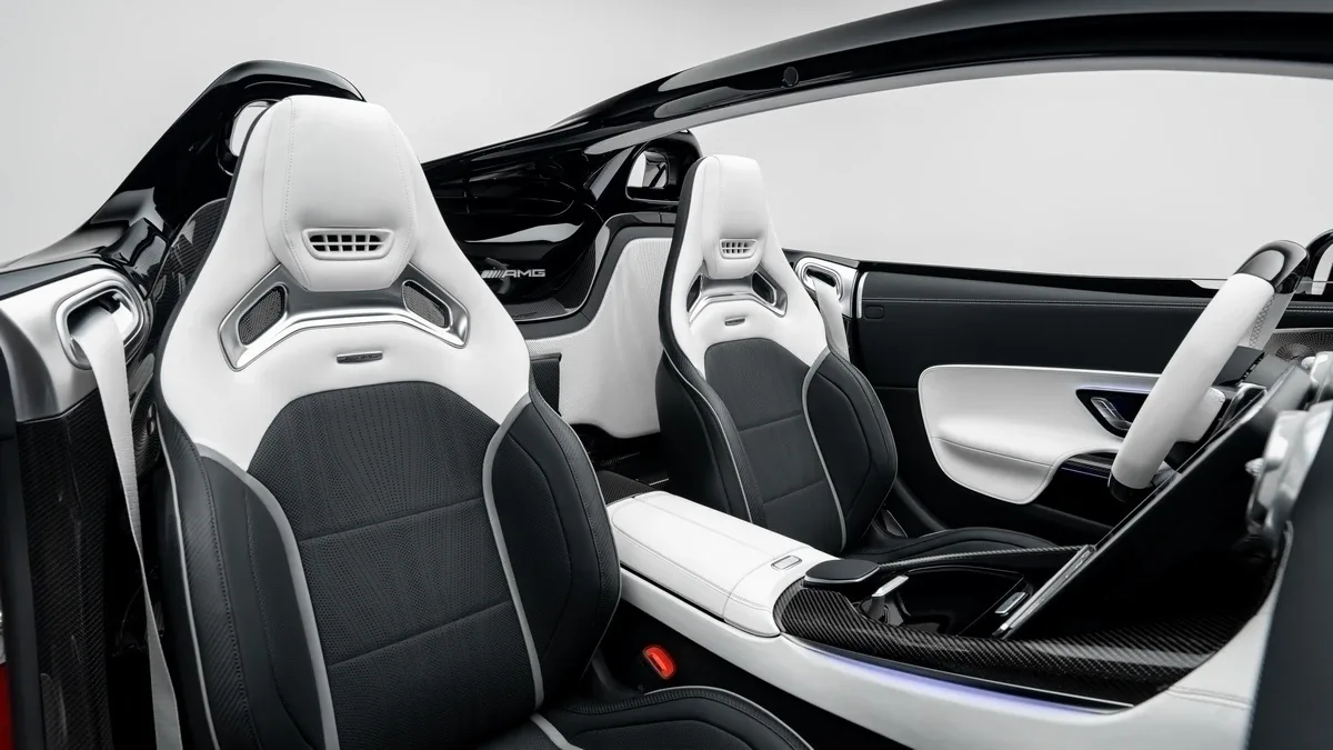 2025 Mercedes-AMG PureSpeed angeboten von einem Fachhändler in Dubai, Vereinigte Arabische Emirate, Foto 20 von 25