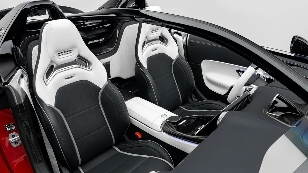 2025 Mercedes-AMG PureSpeed angeboten von einem Fachhändler in Dubai, Vereinigte Arabische Emirate, Foto 22 von 25