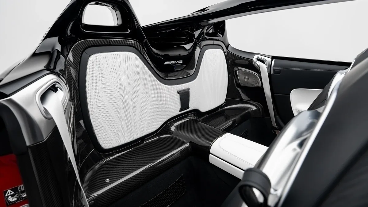 2025 Mercedes-AMG PureSpeed angeboten von einem Fachhändler in Dubai, Vereinigte Arabische Emirate, Foto 23 von 25