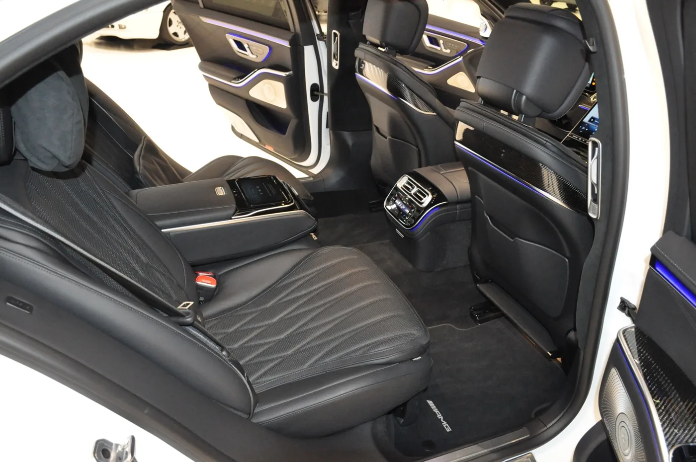 2025 Mercedes-AMG S 63 E Performance proposée par un négociant en voitures de collection à Alkmaar, Pays-Bas, photo 4 sur 15
