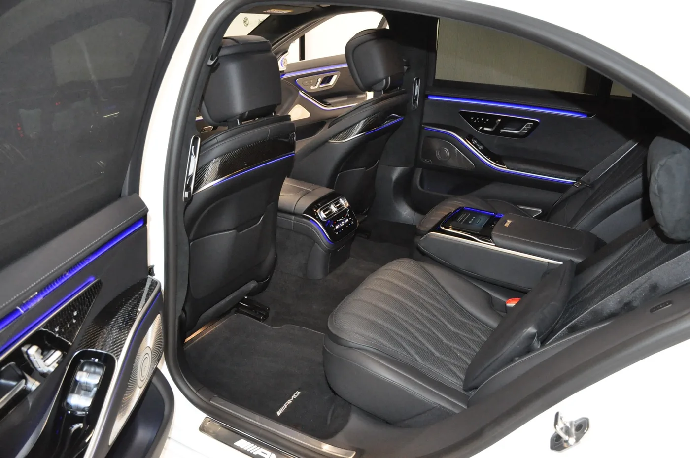2025 Mercedes-AMG S 63 E Performance proposée par un négociant en voitures de collection à Alkmaar, Pays-Bas, photo 14 sur 15