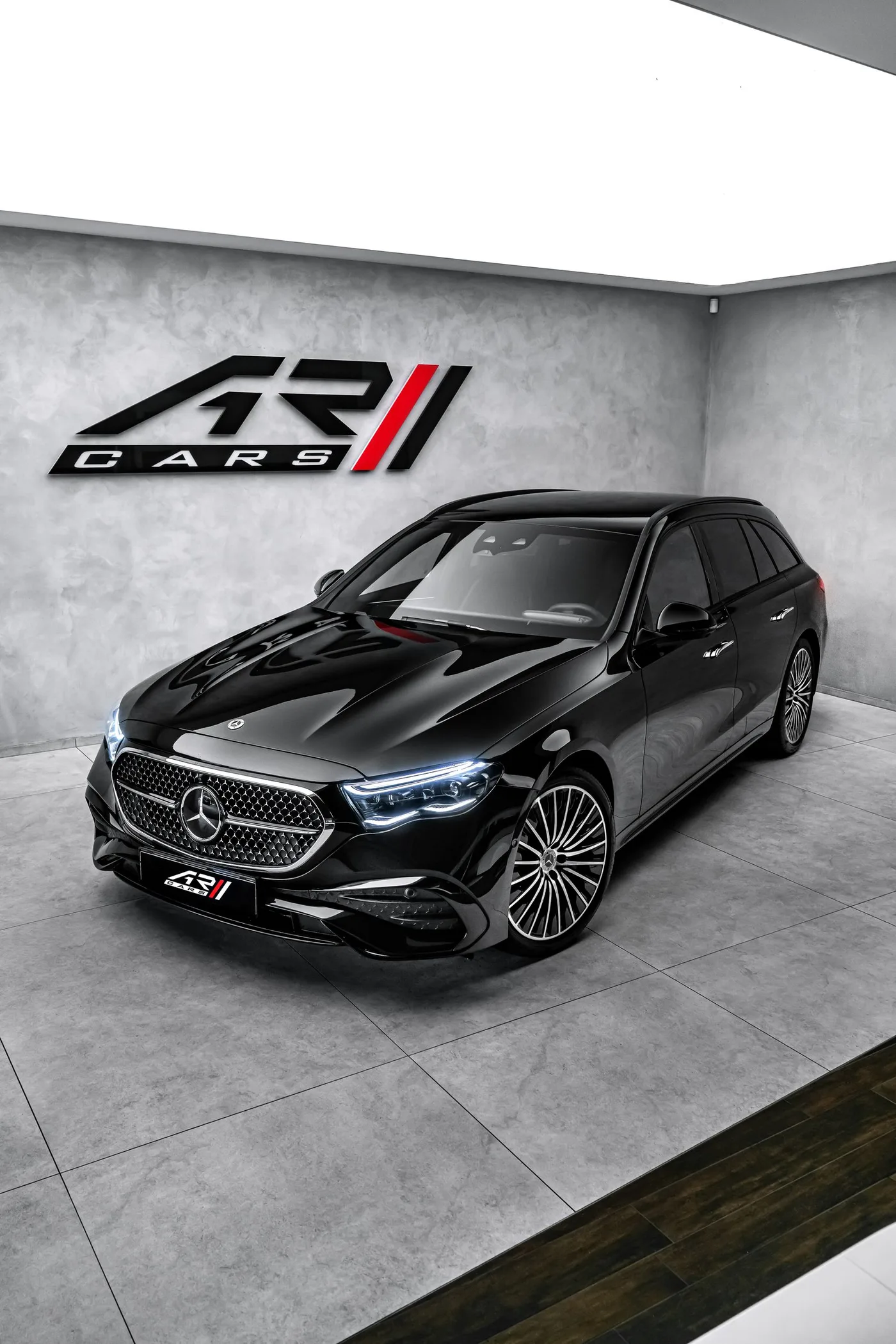 2025 Mercedes-Benz E 220 d 4MATIC, AMG Line proposée par un concessionnaire spécialisé à Ostrava, Tchéquie, photo 8 sur 15