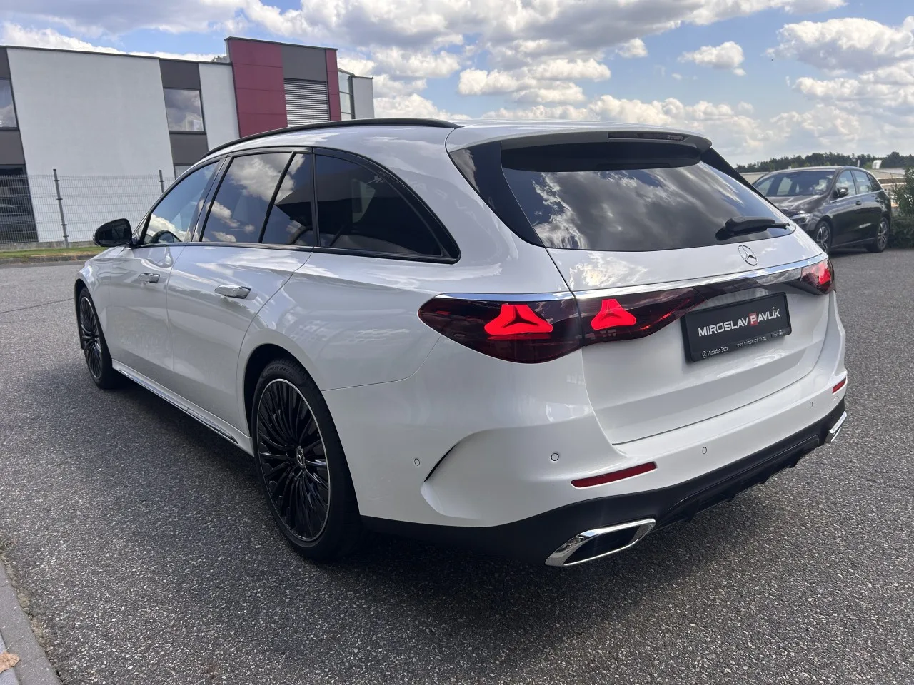 2025 Mercedes-Benz E 220 d 4MATIC, Estate, AMG Line angeboten von einem Fachhändler in Písek, Tschechien, Foto 2 von 30