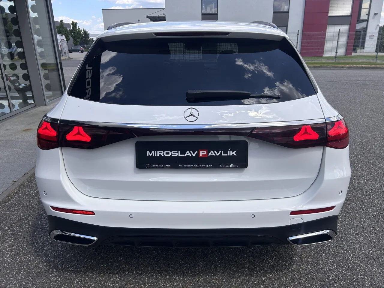 2025 Mercedes-Benz E 220 d 4MATIC, Estate, AMG Line angeboten von einem Fachhändler in Písek, Tschechien, Foto 3 von 30