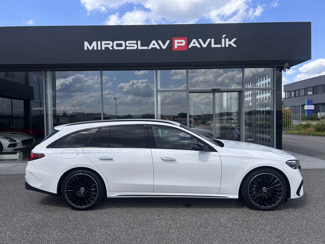 2025 Mercedes-Benz E 220 d 4MATIC, Estate, AMG Line angeboten von einem Fachhändler in Písek, Tschechien, Foto 5 von 30