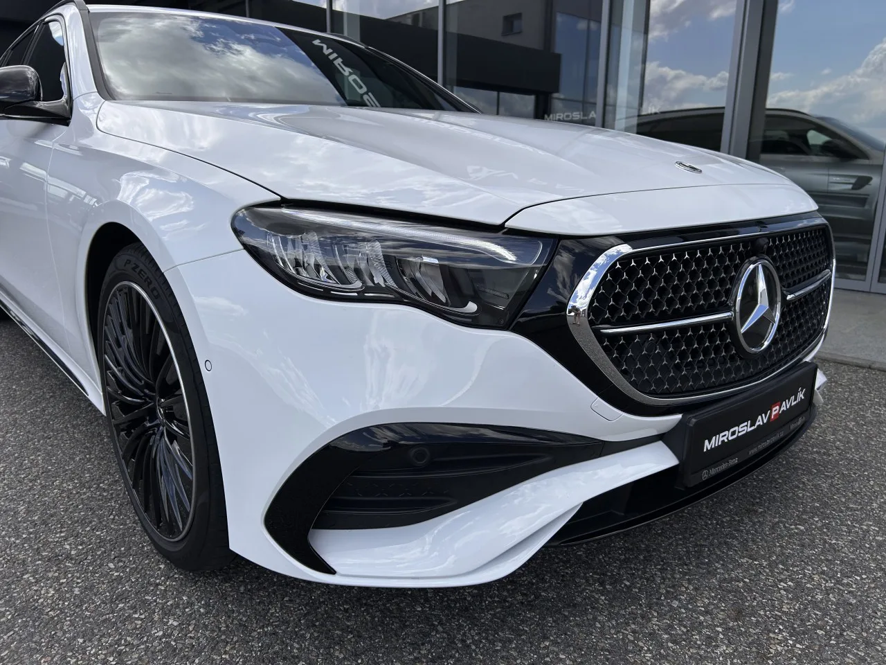 2025 Mercedes-Benz E 220 d 4MATIC, Estate, AMG Line angeboten von einem Fachhändler in Písek, Tschechien, Foto 9 von 30