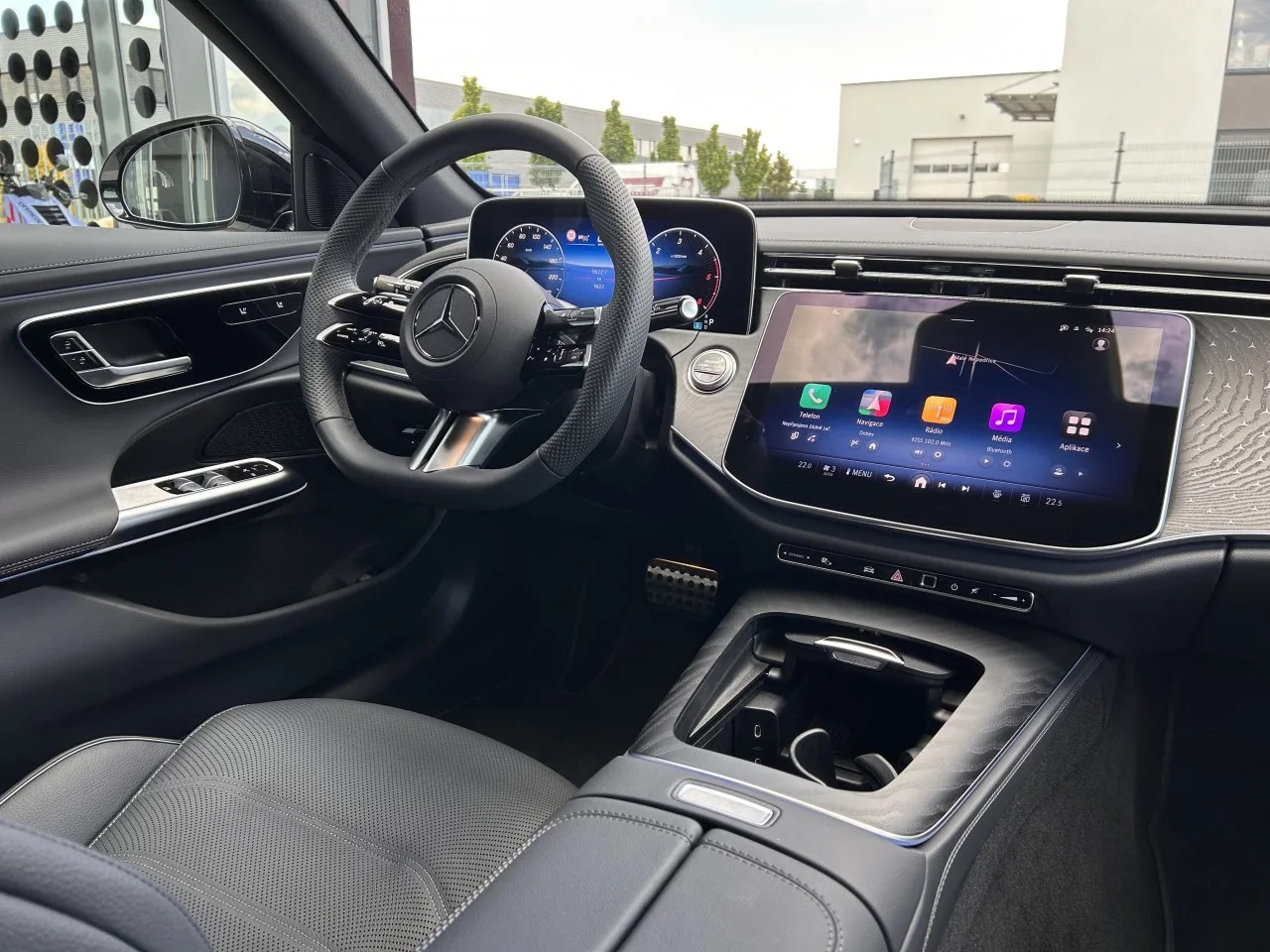 2025 Mercedes-Benz E 220 d 4MATIC, Estate, AMG Line angeboten von einem Fachhändler in Písek, Tschechien, Foto 12 von 30