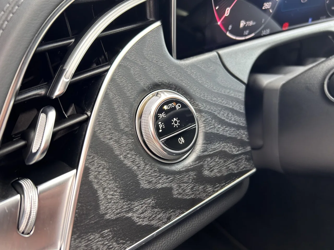 2025 Mercedes-Benz E 220 d 4MATIC, Estate, AMG Line angeboten von einem Fachhändler in Písek, Tschechien, Foto 14 von 30