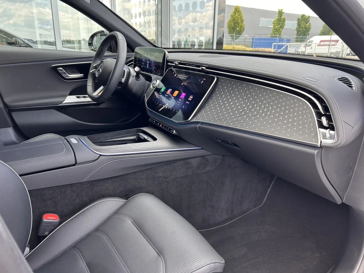 2025 Mercedes-Benz E 220 d 4MATIC, Estate, AMG Line angeboten von einem Fachhändler in Písek, Tschechien, Foto 26 von 30