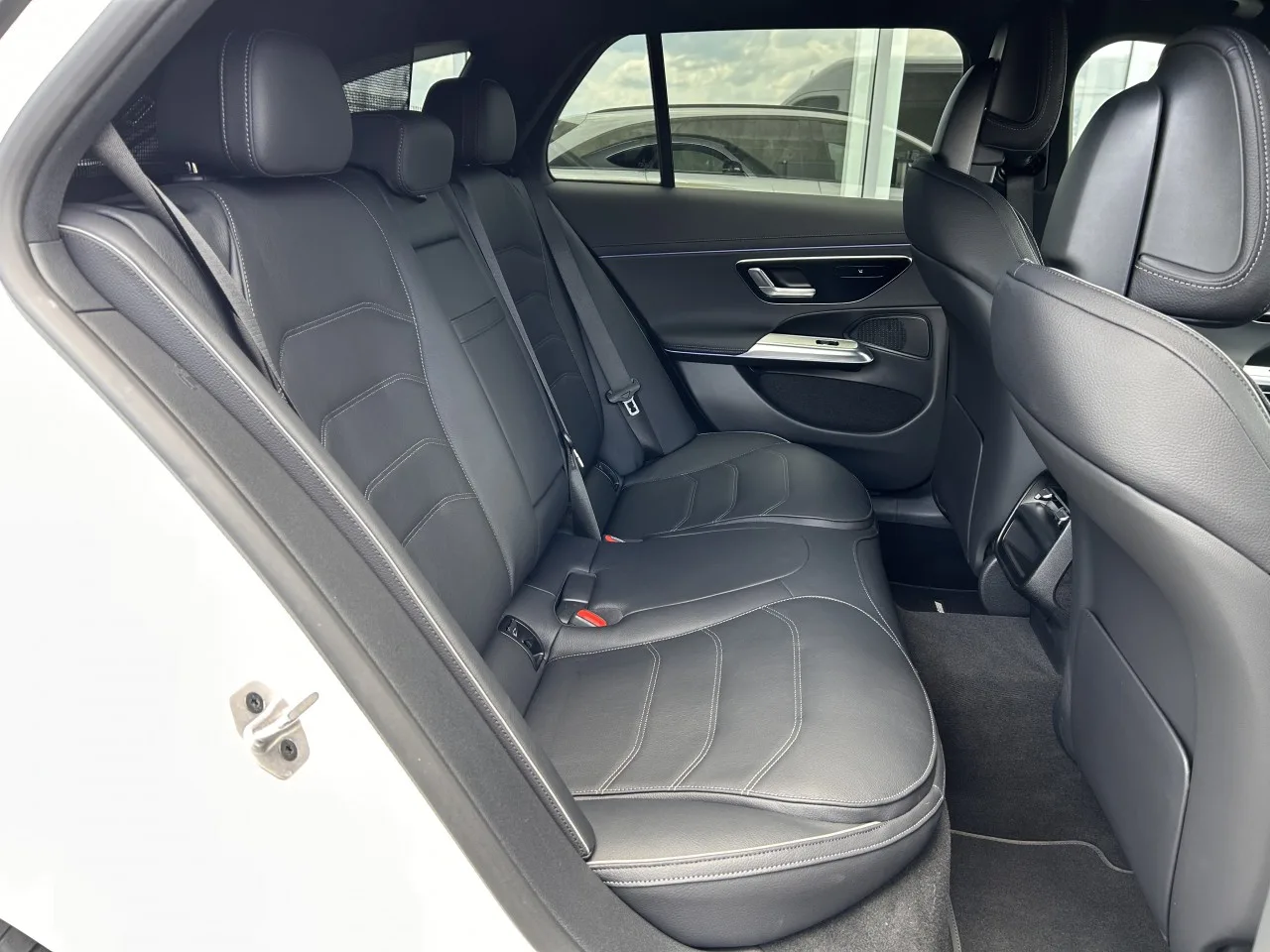 2025 Mercedes-Benz E 220 d 4MATIC, Estate, AMG Line angeboten von einem Fachhändler in Písek, Tschechien, Foto 27 von 30
