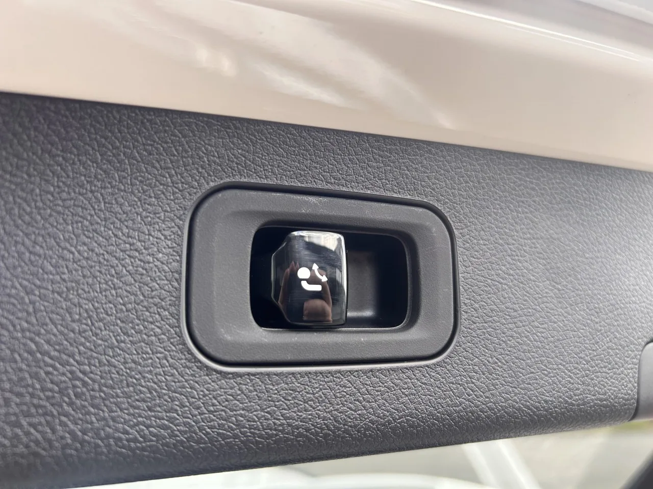 2025 Mercedes-Benz E 220 d 4MATIC, Estate, AMG Line angeboten von einem Fachhändler in Písek, Tschechien, Foto 30 von 30