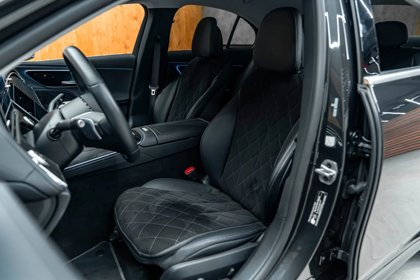 2025 Mercedes-Benz E 300 e offered by a specialist dealer in Bratislava, Slovakia, photo 8 of 15