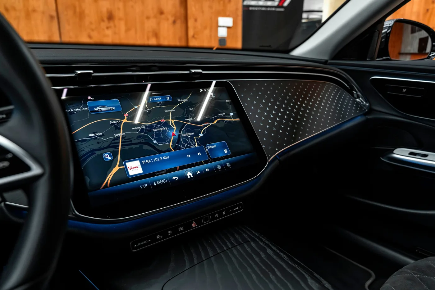 2025 Mercedes-Benz E 300 e offered by a specialist dealer in Bratislava, Slovakia, photo 11 of 15