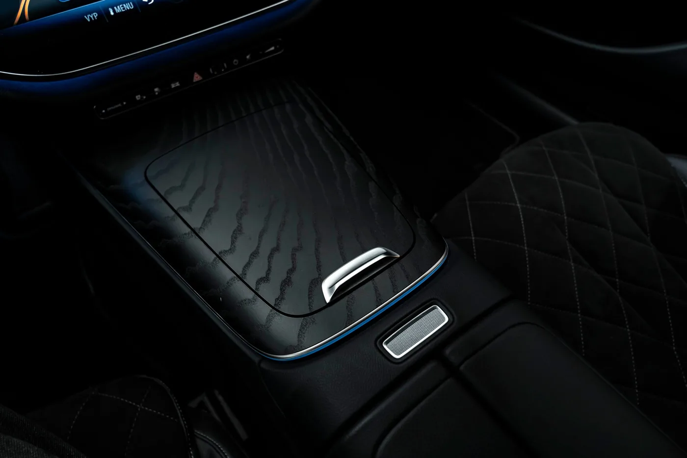 2025 Mercedes-Benz E 300 e offered by a specialist dealer in Bratislava, Slovakia, photo 12 of 15