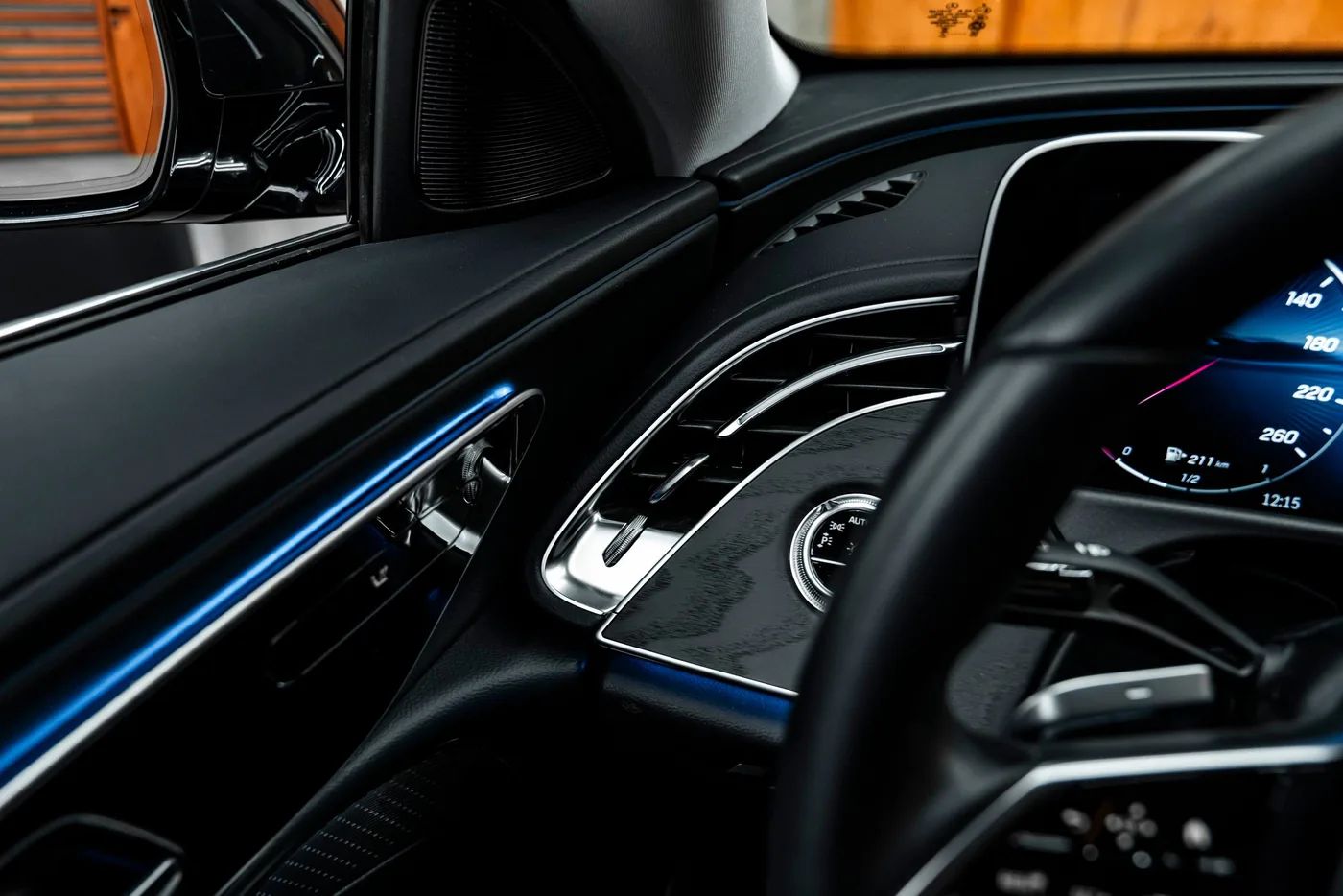 2025 Mercedes-Benz E 300 e offered by a specialist dealer in Bratislava, Slovakia, photo 14 of 15