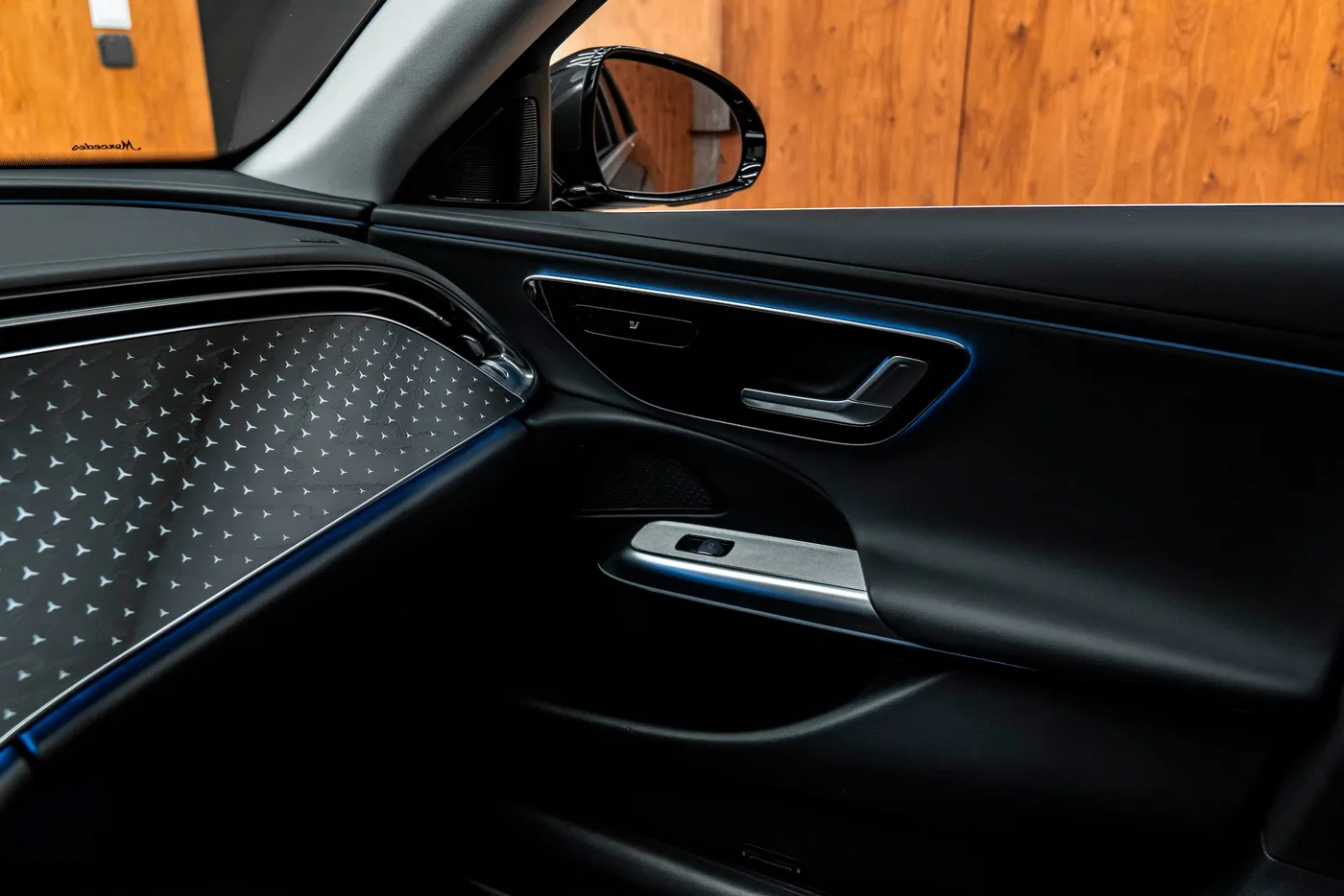 2025 Mercedes-Benz E 300 e offered by a specialist dealer in Bratislava, Slovakia, photo 15 of 15