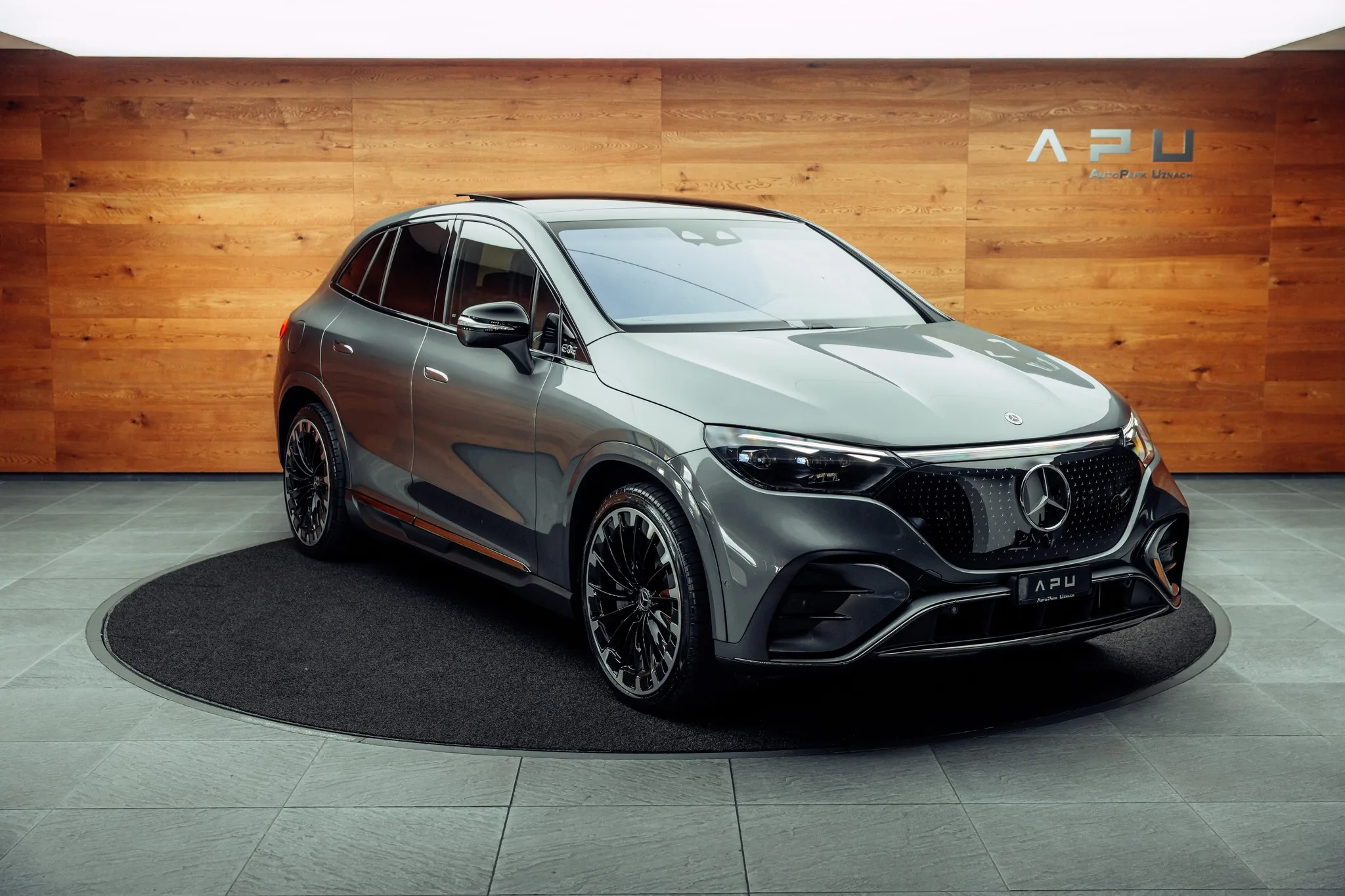 2025 Mercedes-Benz EQE SUV angeboten von einem Fachhändler in Uznach, Schweiz, Hauptfoto