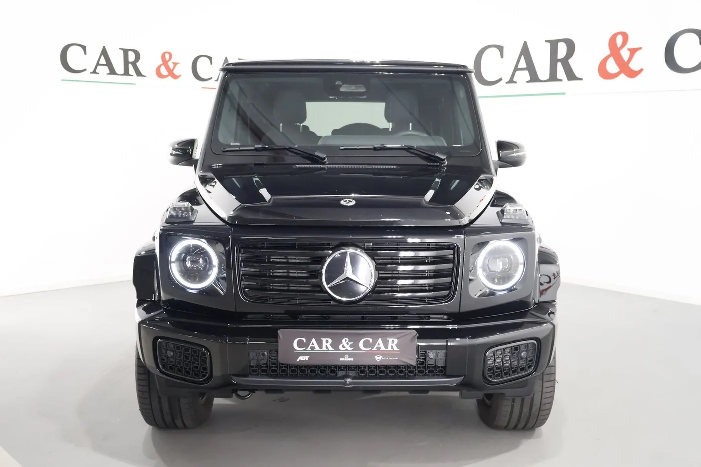 2025 Mercedes-Benz G 450 d AMG Line offered by a supercar dealer in Zibido San Giacomo, Italy, photo 3 of 25
