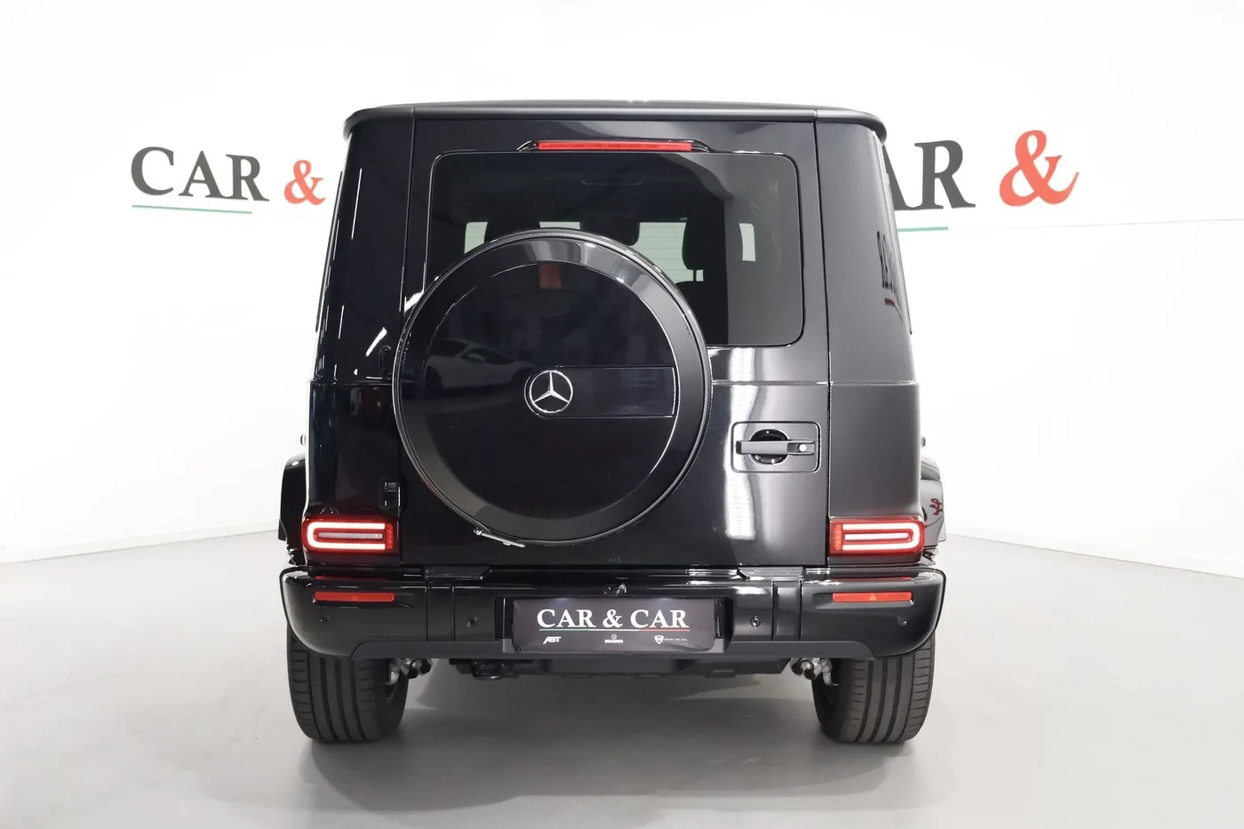 2025 Mercedes-Benz G 450 d AMG Line offered by a supercar dealer in Zibido San Giacomo, Italy, photo 4 of 25