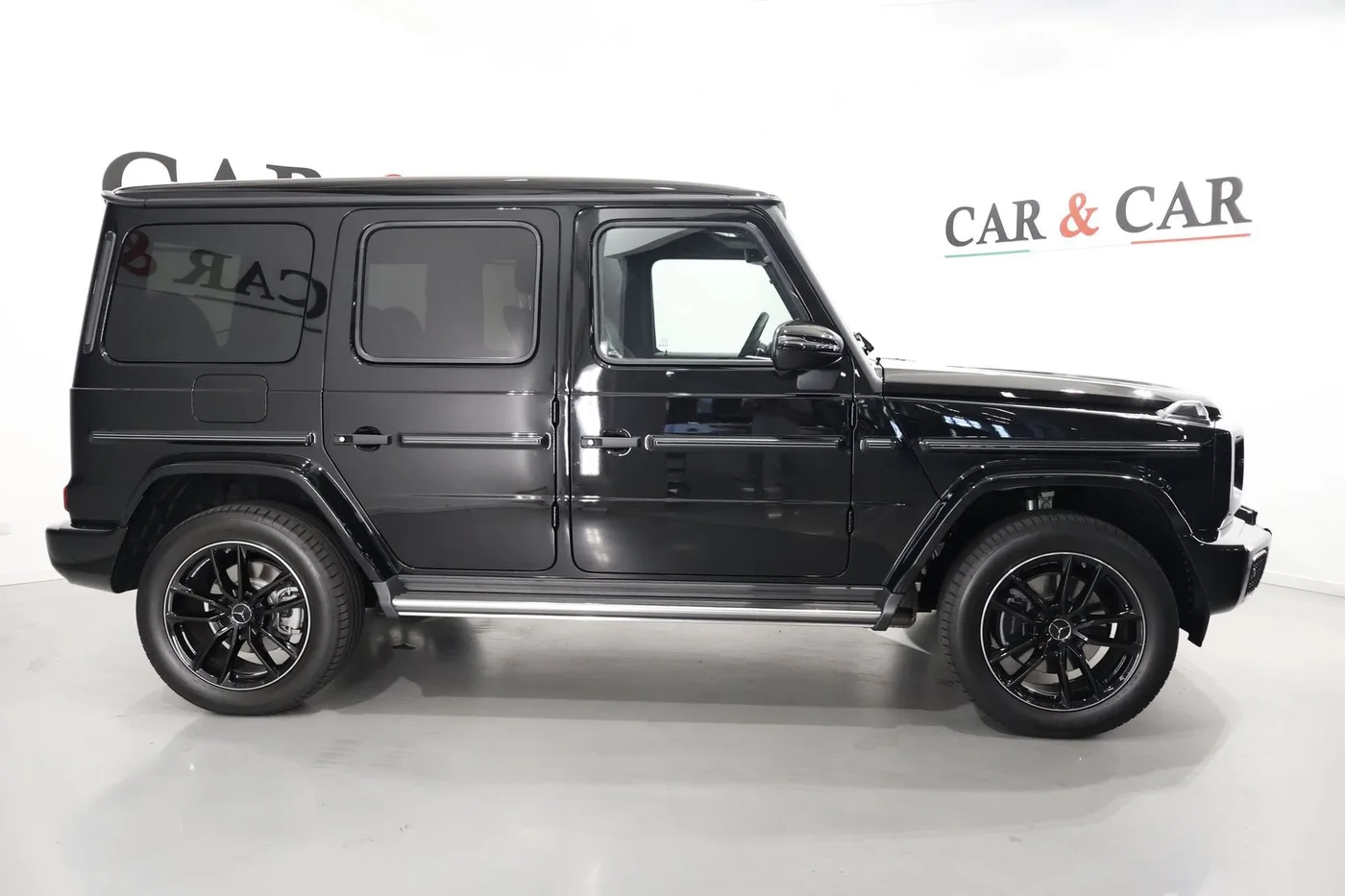 2025 Mercedes-Benz G 450 d AMG Line offered by a supercar dealer in Zibido San Giacomo, Italy, photo 5 of 25