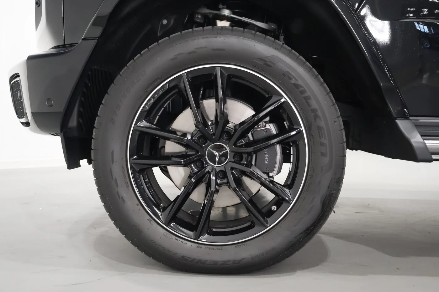 2025 Mercedes-Benz G 450 d AMG Line offered by a supercar dealer in Zibido San Giacomo, Italy, photo 7 of 25