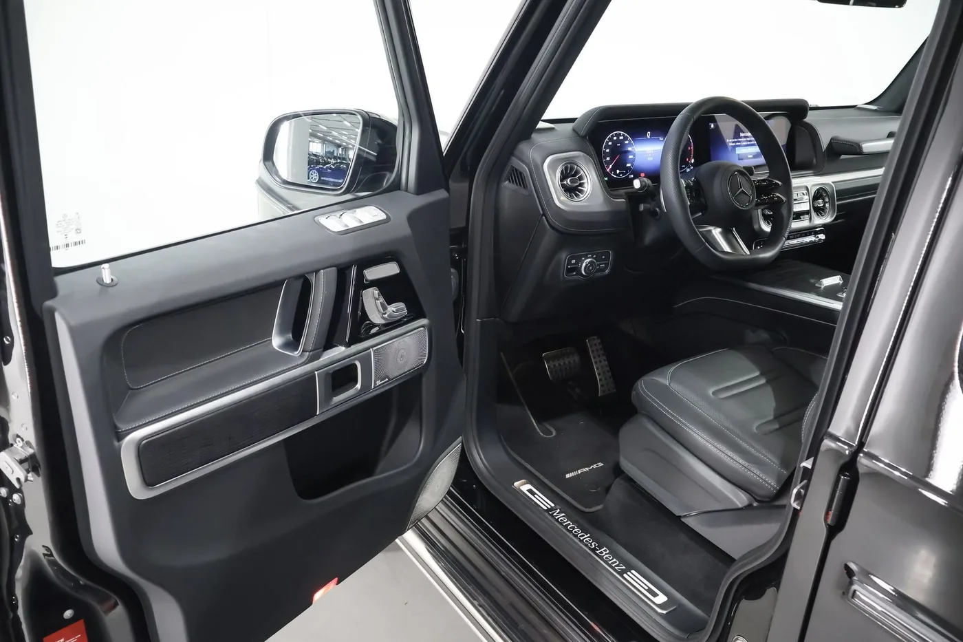 2025 Mercedes-Benz G 450 d AMG Line offered by a supercar dealer in Zibido San Giacomo, Italy, photo 8 of 25