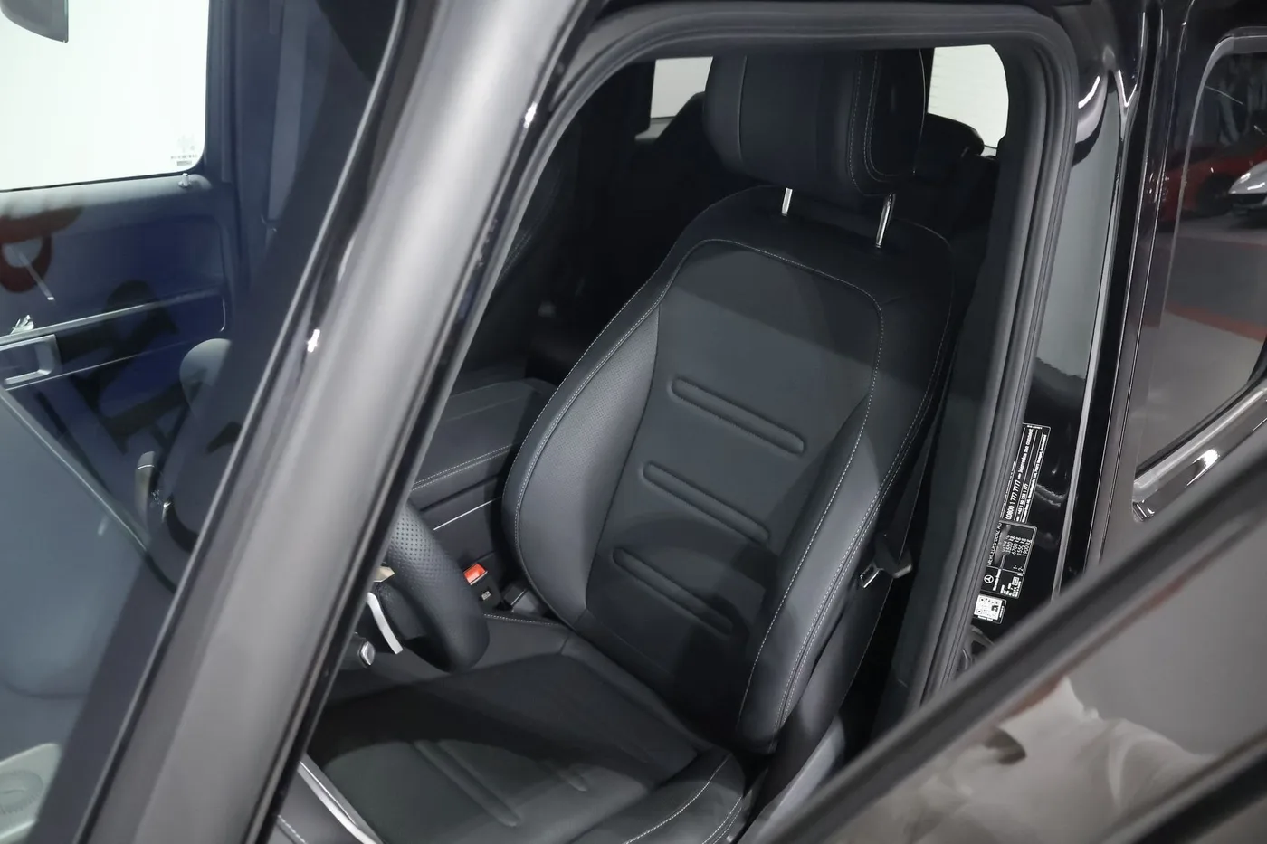 2025 Mercedes-Benz G 450 d AMG Line offered by a supercar dealer in Zibido San Giacomo, Italy, photo 9 of 25