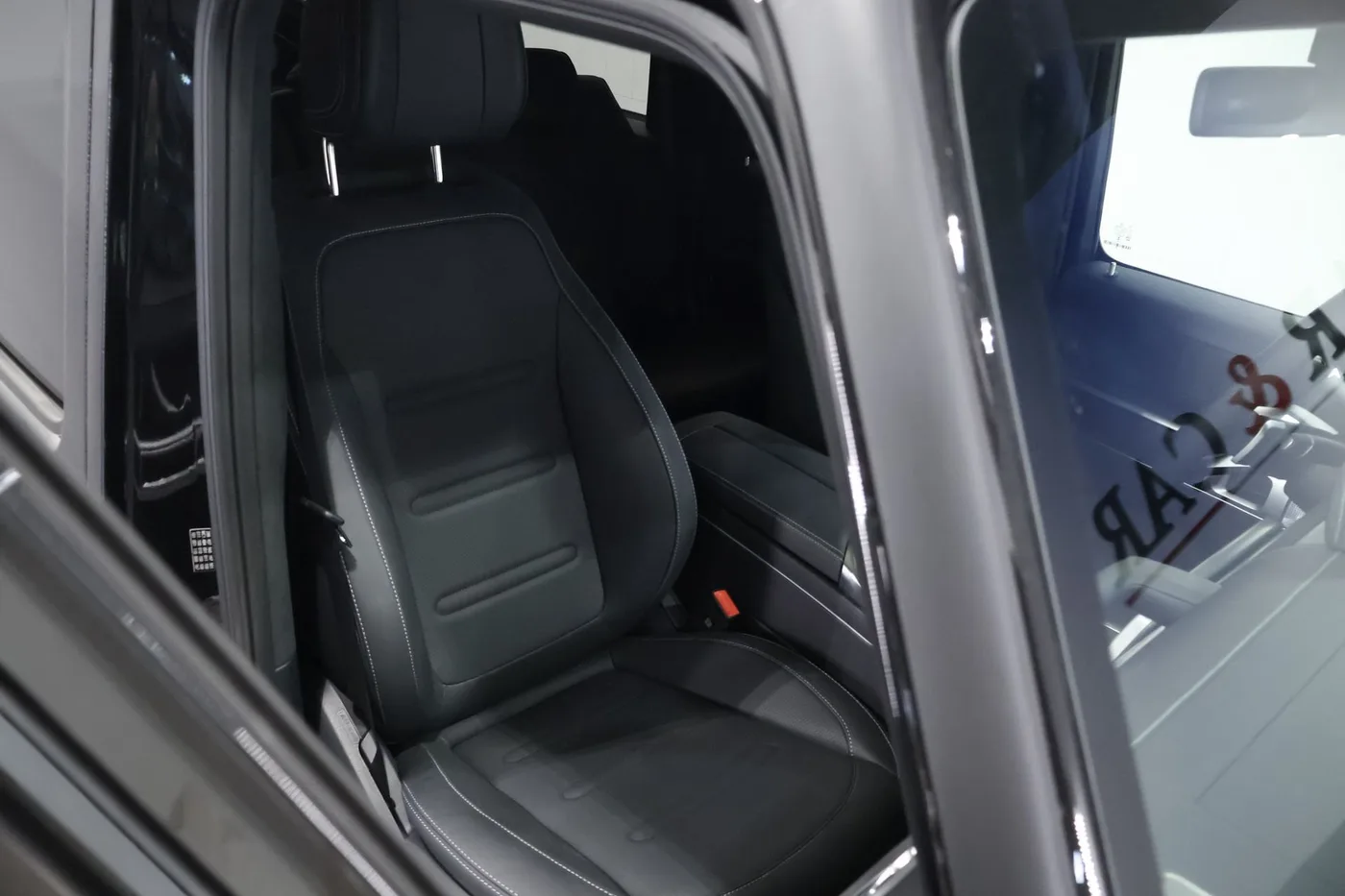 2025 Mercedes-Benz G 450 d AMG Line offered by a supercar dealer in Zibido San Giacomo, Italy, photo 11 of 25