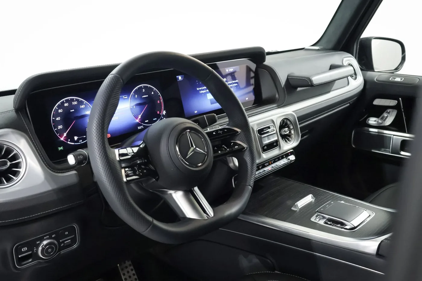 2025 Mercedes-Benz G 450 d AMG Line offered by a supercar dealer in Zibido San Giacomo, Italy, photo 12 of 25