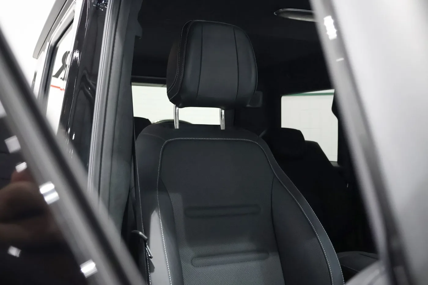 2025 Mercedes-Benz G 450 d AMG Line offered by a supercar dealer in Zibido San Giacomo, Italy, photo 13 of 25