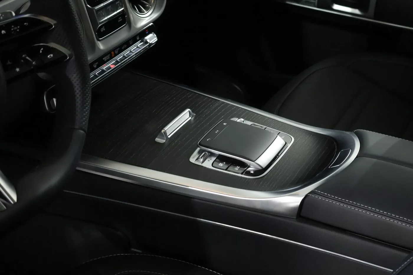 2025 Mercedes-Benz G 450 d AMG Line offered by a supercar dealer in Zibido San Giacomo, Italy, photo 15 of 25