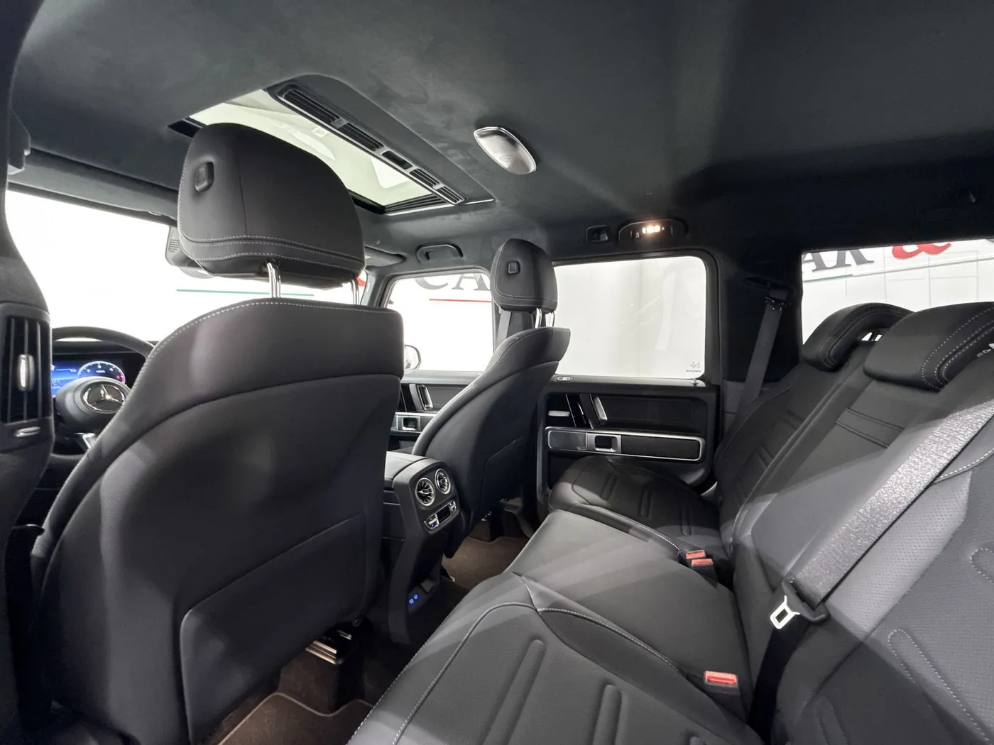 2025 Mercedes-Benz G 450 d AMG Line offered by a supercar dealer in Zibido San Giacomo, Italy, photo 19 of 25